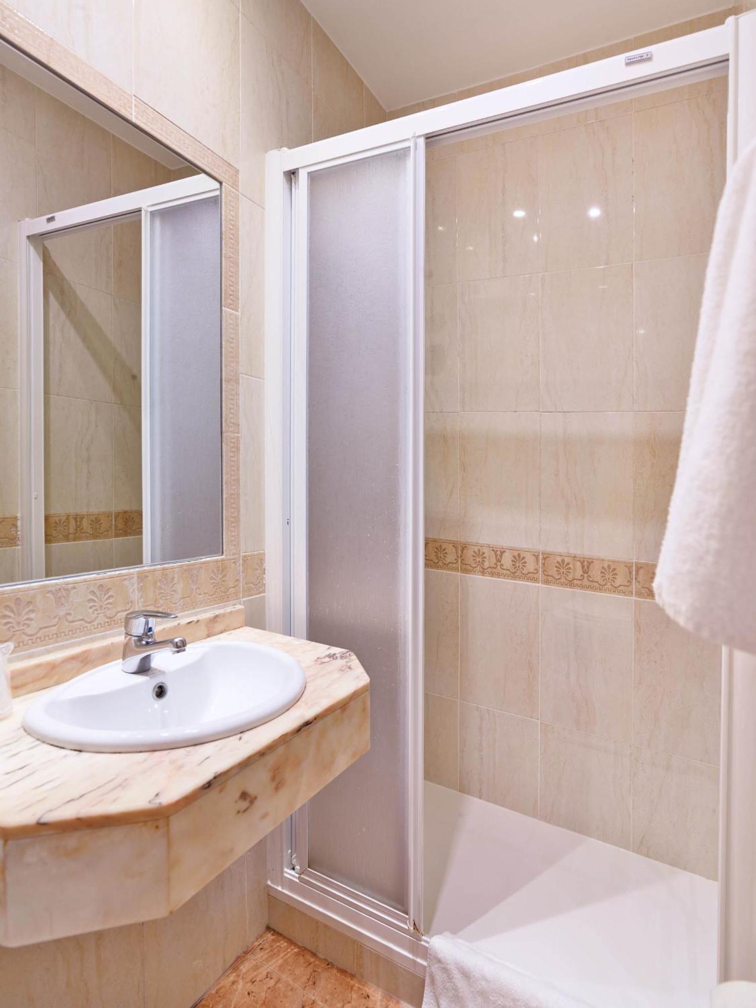 Hostal Bianco Madrid Dış mekan fotoğraf