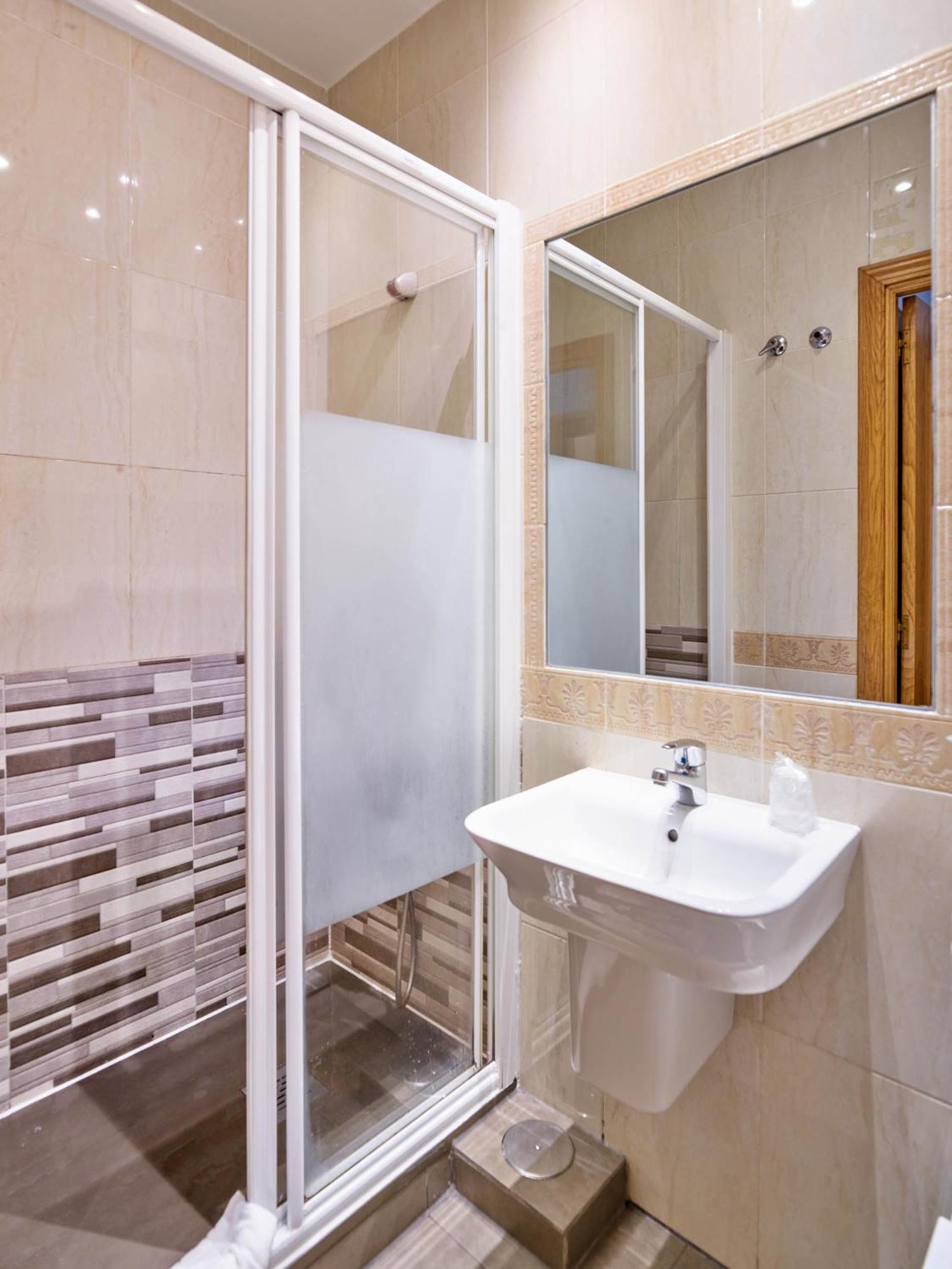 Hostal Bianco Madrid Dış mekan fotoğraf
