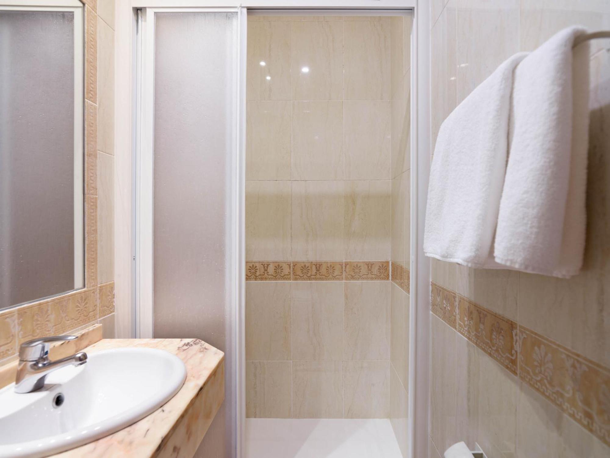 Hostal Bianco Madrid Dış mekan fotoğraf