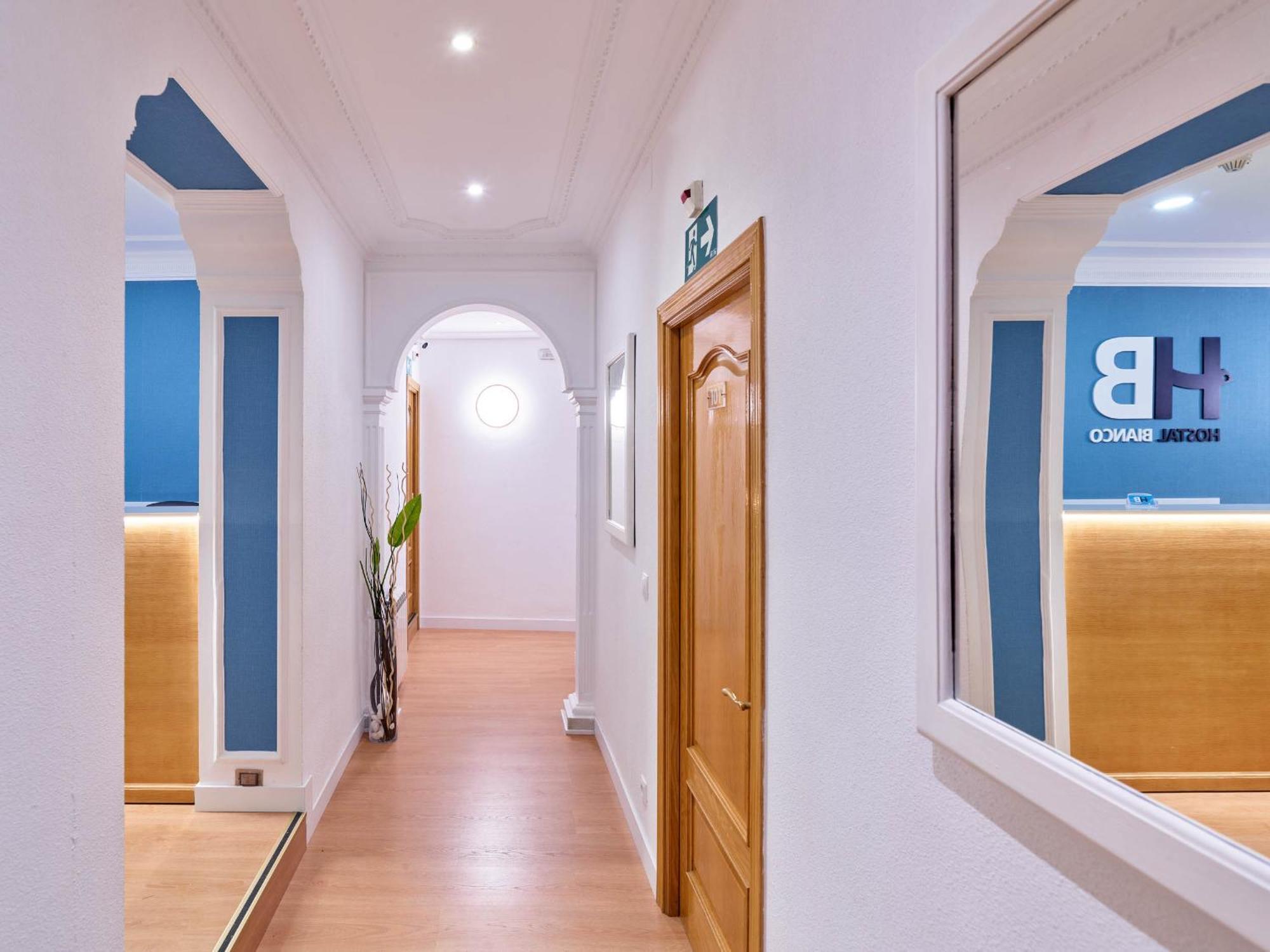 Hostal Bianco Madrid Dış mekan fotoğraf